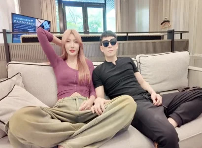 Đưa em gái mới quen về nhà chơi rồi đè em ra địt
