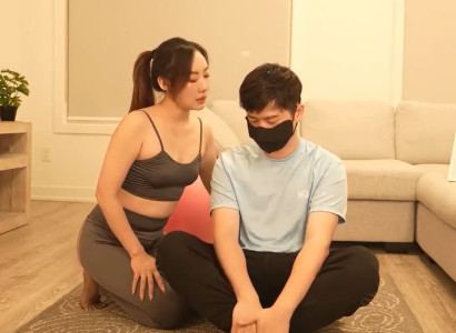 Nện nữ huấn luyện viên yoga dáng đẹp