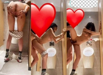 Nứng quá đưa em người yêu vào toilet phang